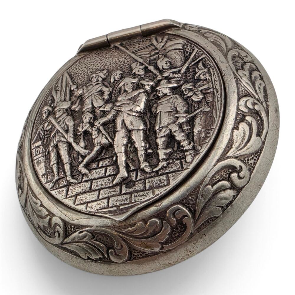 1948 Dutch .833 Silver Snuff Box de Leeuw den Bouter Schoonhoven Repousse 25.1g
